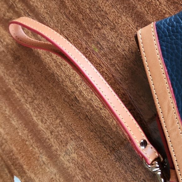 Dooney & Bourke Pebble Leather Blue and Tan Wristlet NWOT - Picture 3 of 8